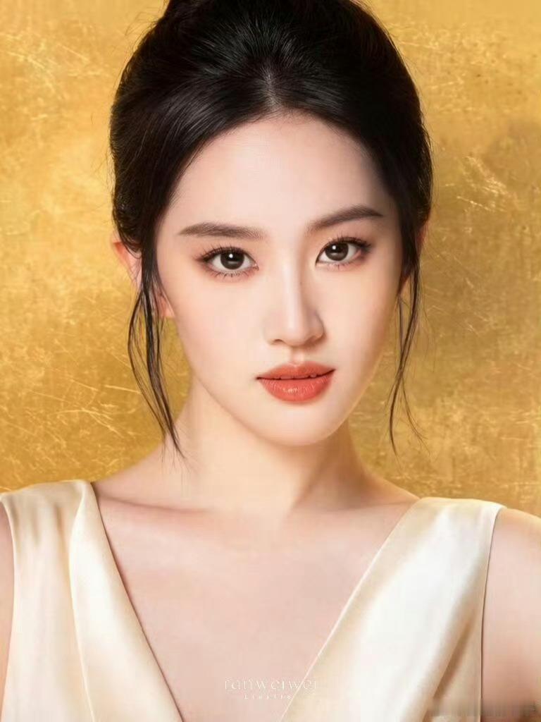 刘亦菲真人绝对比这张好看得多，不能说接近刘亦菲，远远不够。美颜滤镜是刘亦菲放内娱