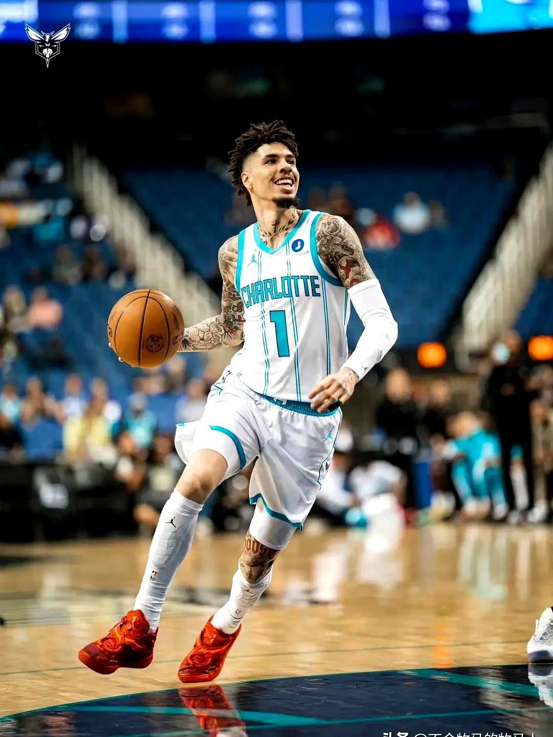 127比126！黄蜂加时绝杀热火。拉梅洛·鲍尔最后时刻那个上篮，硬是把命悬一线的