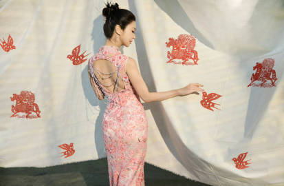 薛凯琪粉色露背旗袍薛凯琪元宵喜乐会官宣海报薛凯琪元宵喜乐会官宣海报来啦！粉色露背