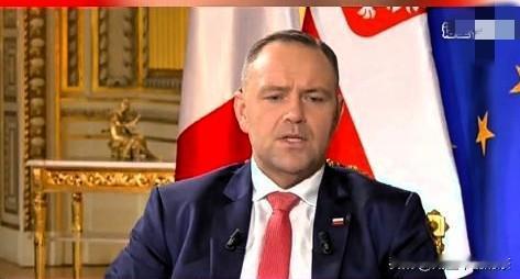 波兰又宣布了

这是朝夕令改吗？

当地时间9月18号，波兰的内政与行政部长凯尔