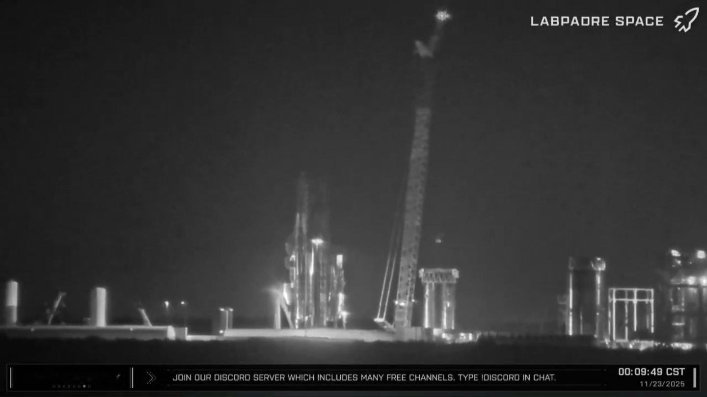 Booster 18的甲烷箱已经完成拆解，接下来是液氧箱的拆除。 