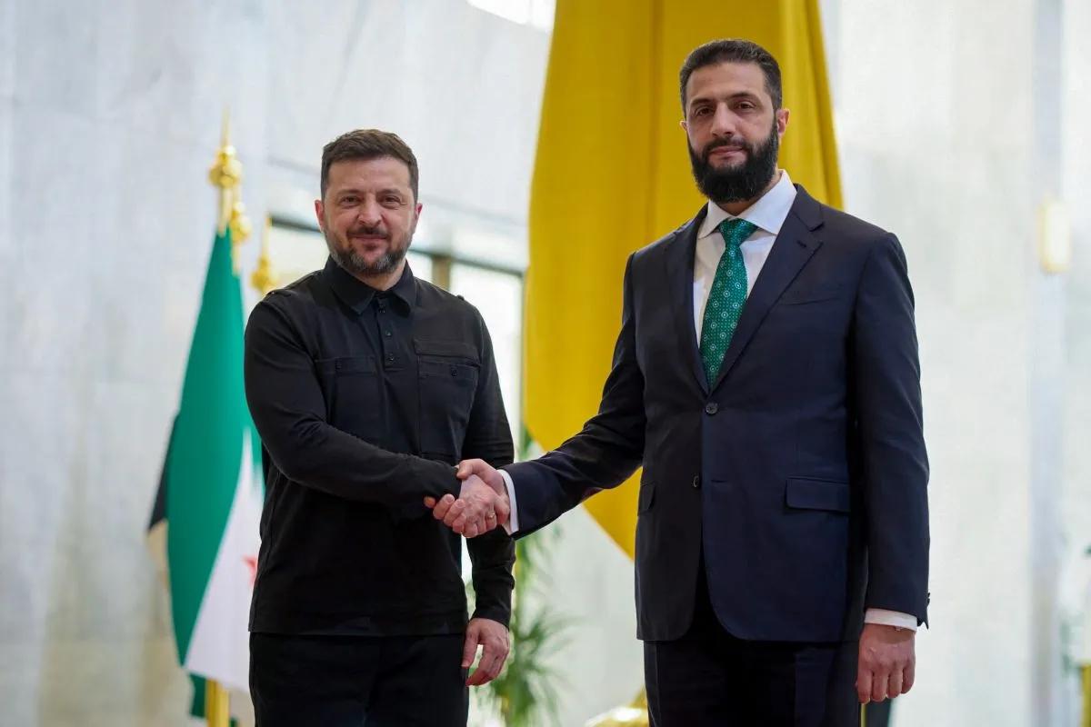 为了刷存在感：他俩走到一起
欧美支援停滞
乌克兰寻求新支援
泽连斯基与叙利亚临时