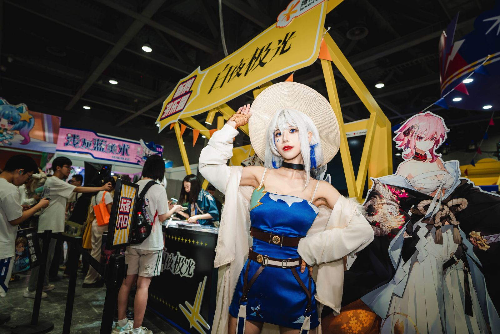 #你怎么知道我来萤火虫了# 坏了，萤火虫漫展上让青瞳姐姐一下子击中心脏了[色]，