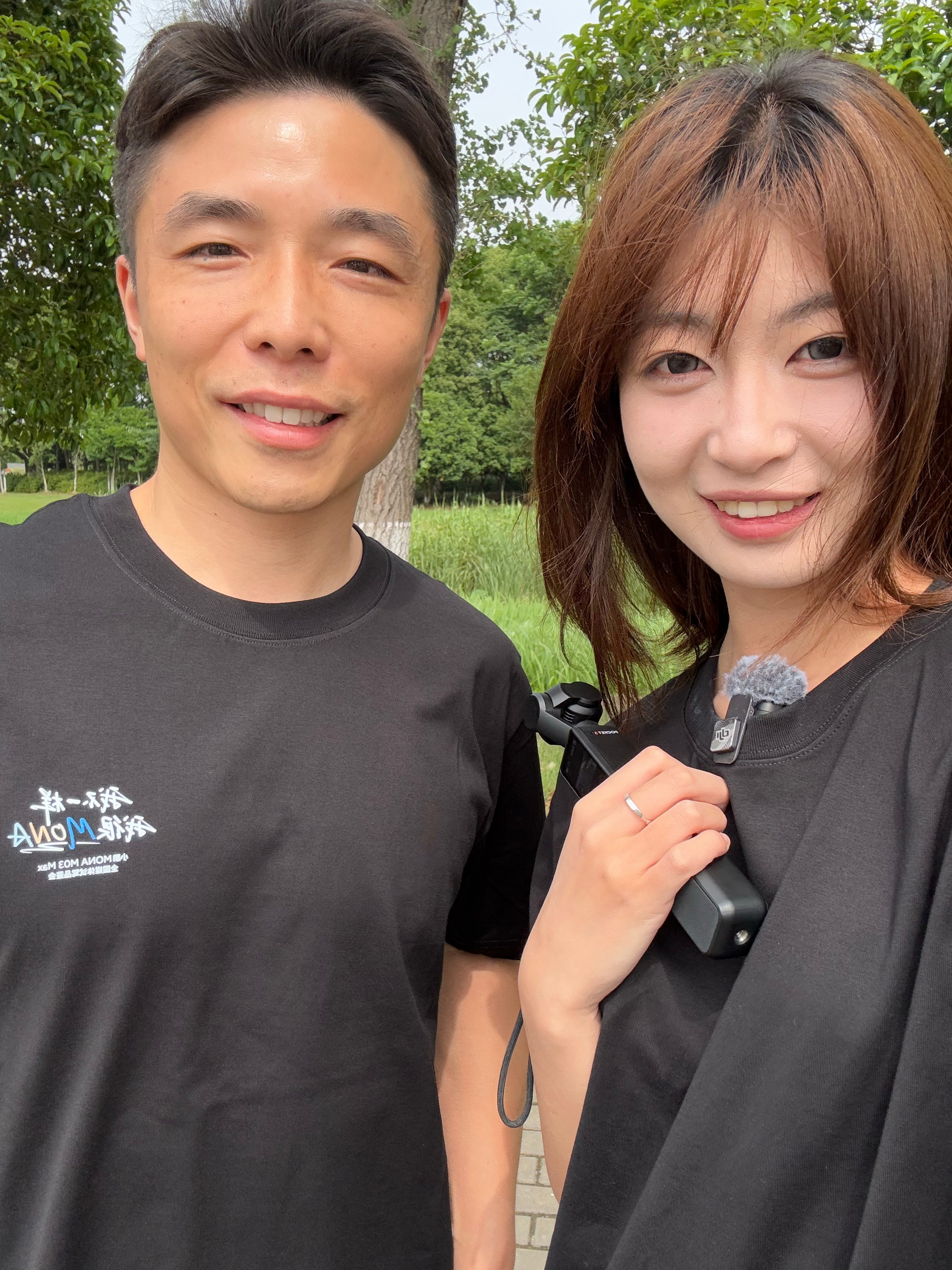 今天有幸和老师合照啦[太阳]本人帅帅的，而且还给我们讲了好多知识[爱慕]  ​​