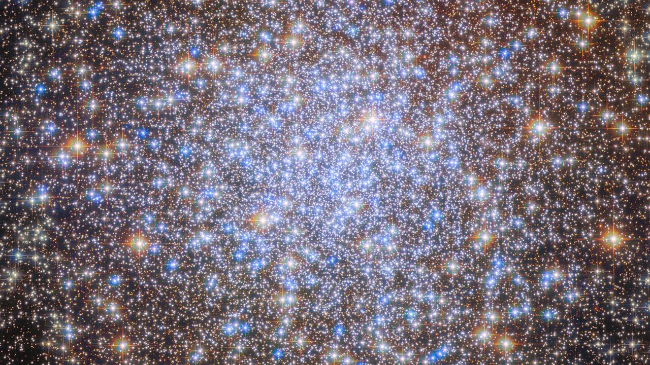 哈勃望远镜发现“枝形吊灯星团”中存在异常——本周太空
照片在这张哈勃太空望远镜的