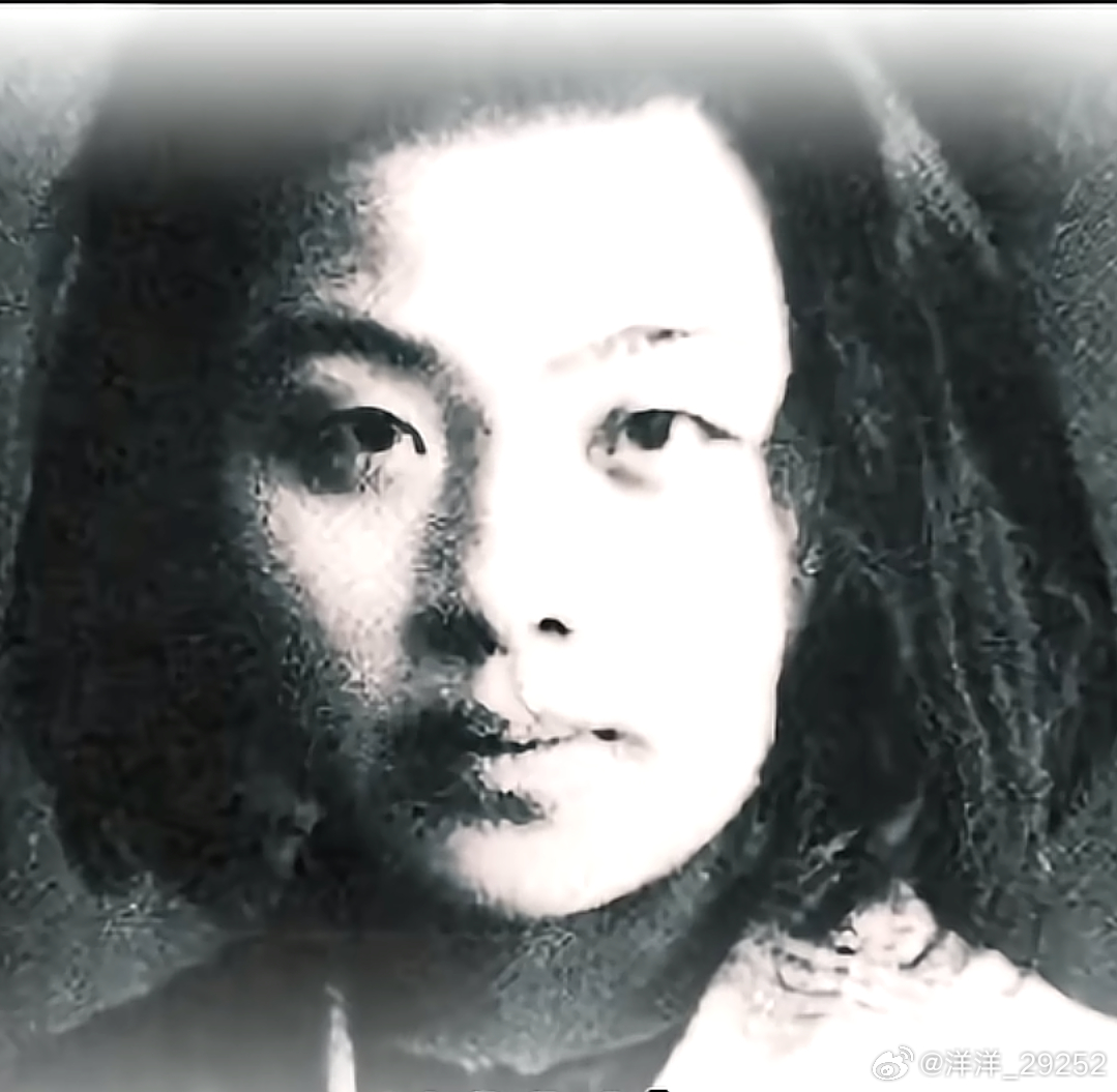 洋洋高锐·红……烛◎每当……想起她就犹如点燃一个红蜡烛◎她……总是出人意料敢爱敢