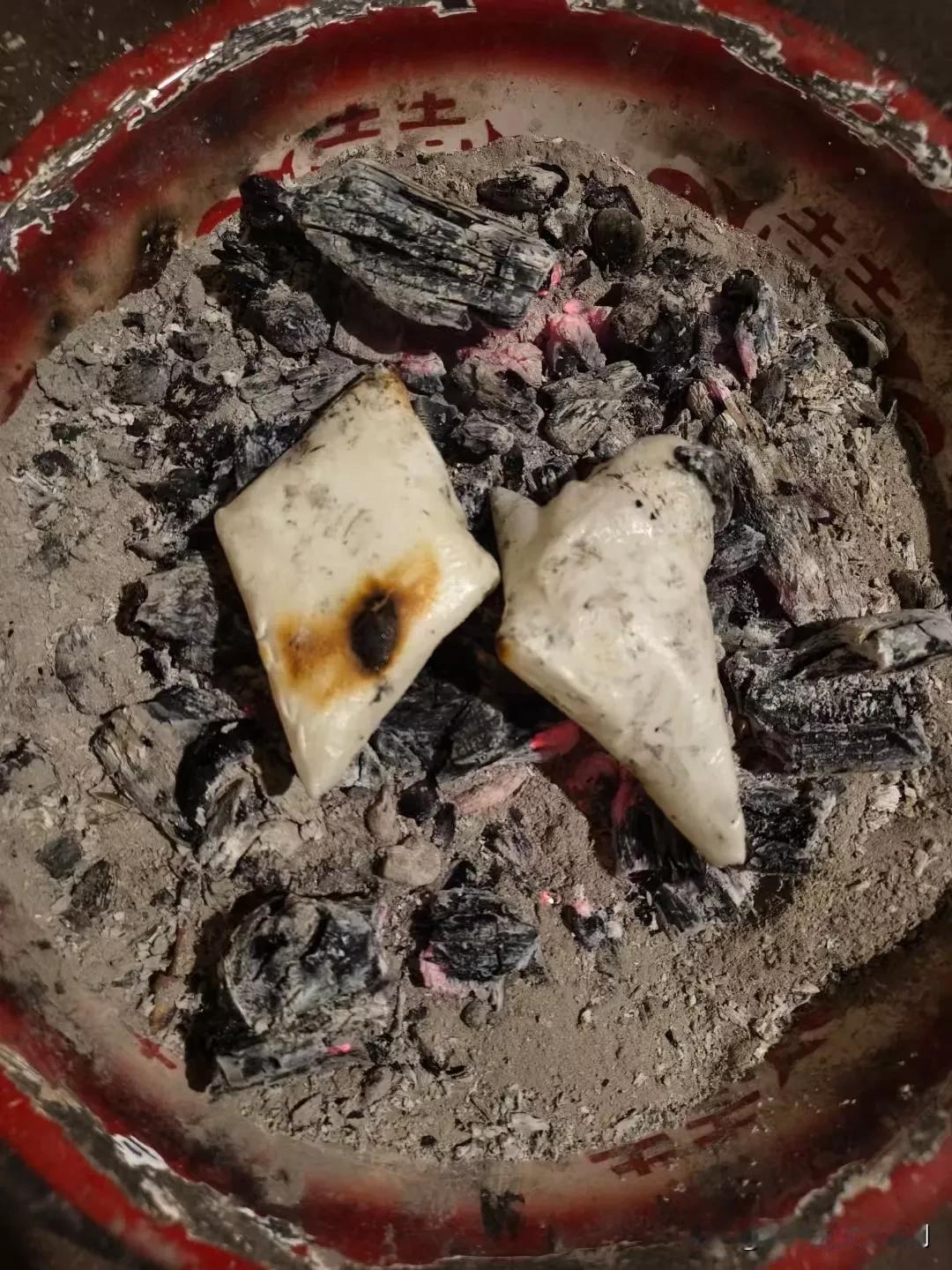 小时候吃这种美食，一年就有十几天才能吃到，就是过年时候，现在街子上很多，什么时候
