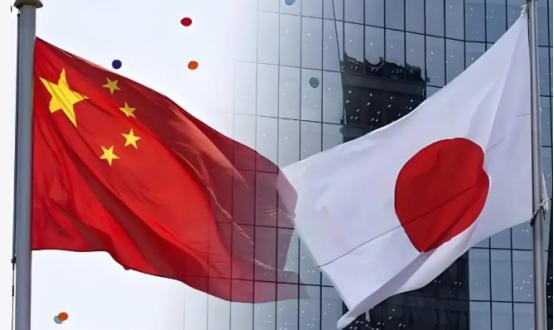 日子一天天过去，中日之间的空气越来越稠，而那些原本准备嗑瓜子看戏的国家，手心开始