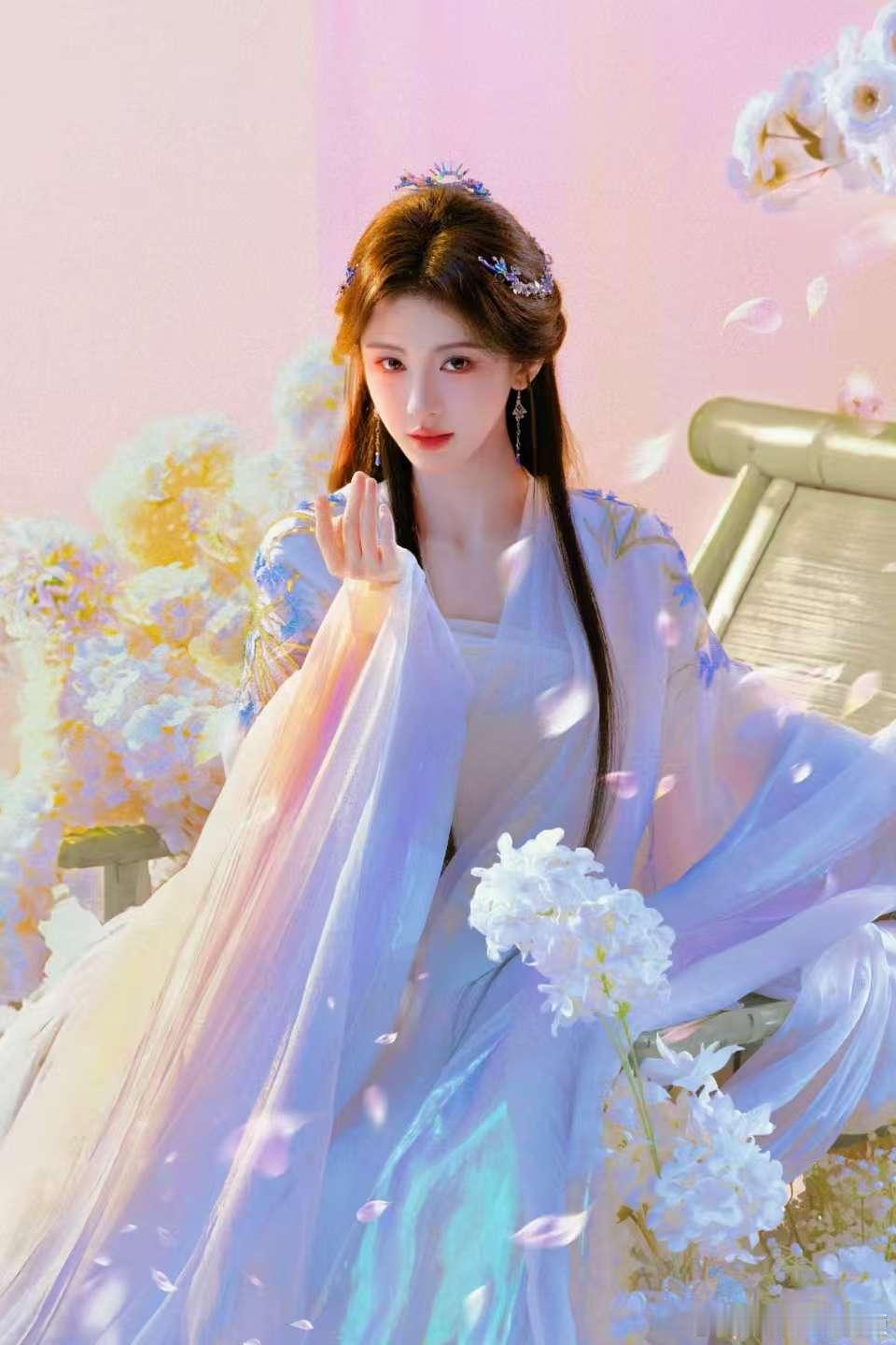 鞠婧祎素衣大片鞠婧祎素衣太仙了 谁来懂一下鞠婧祎这组素衣大片，也太仙了！！ 