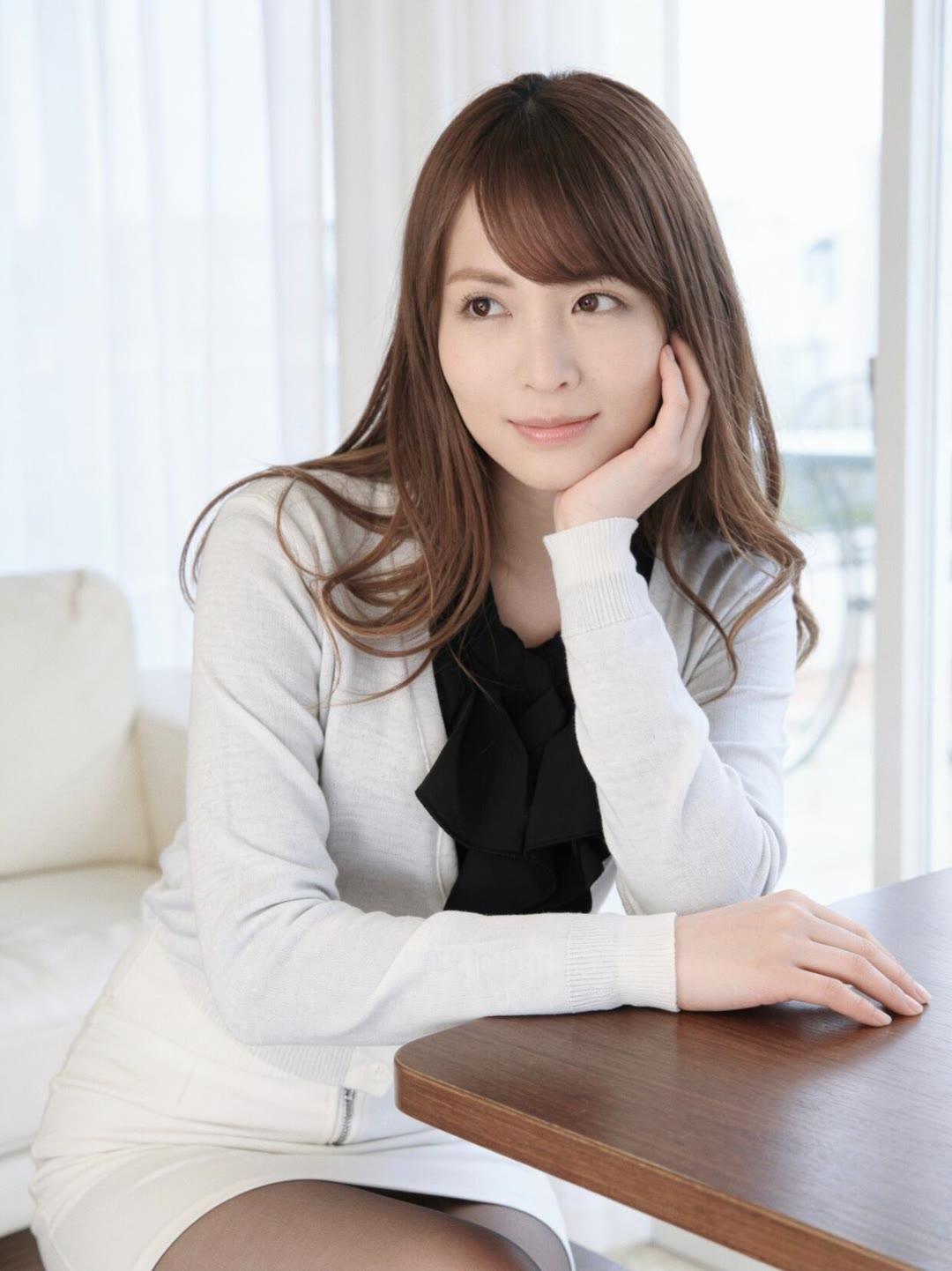 优雅气质，浅笑嫣然，静谧美好高雅气质美女 女性高级气质