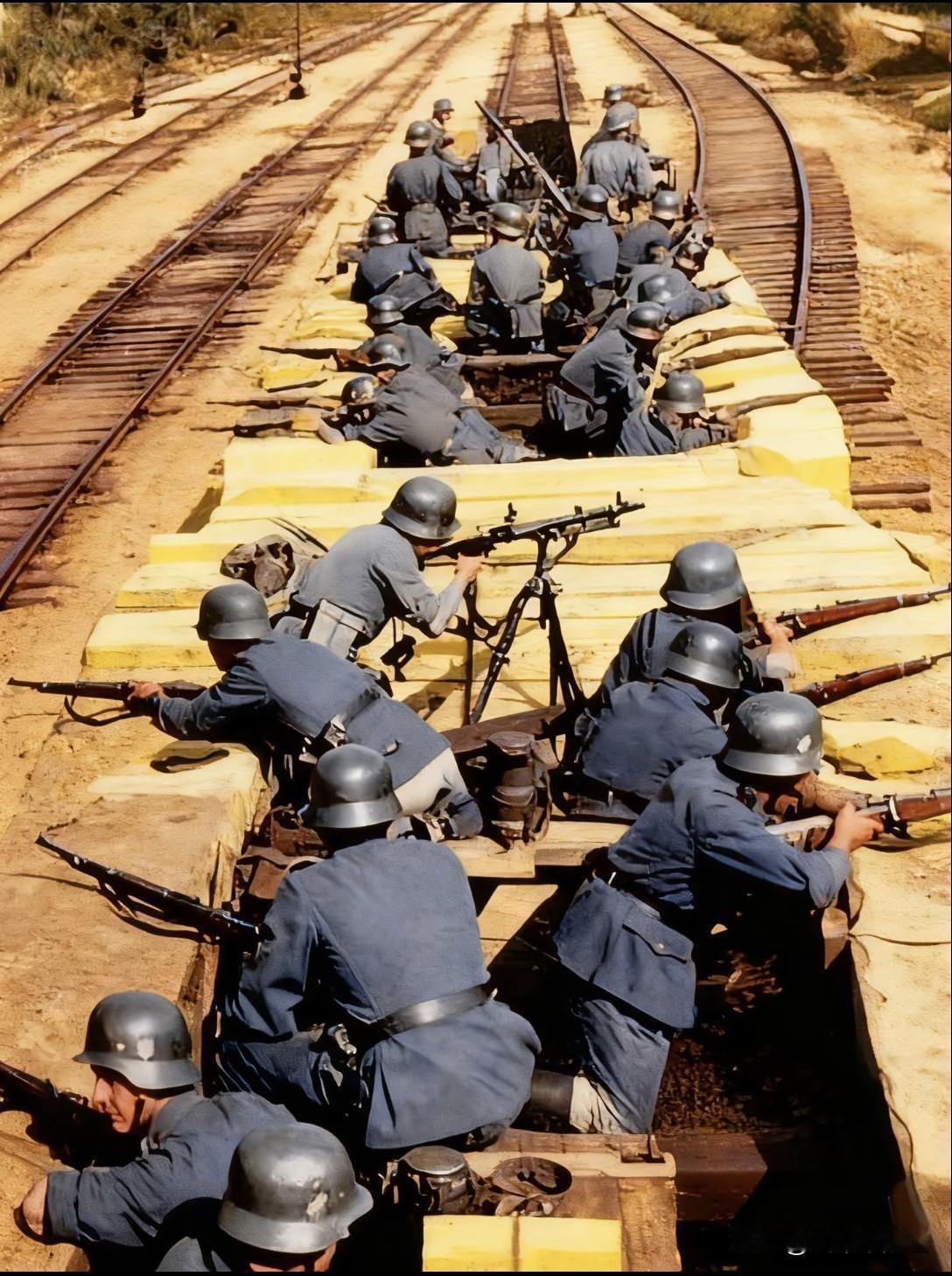 武装列车！德国那时候也没了当初的犀利。战争之初，打的是武器装备先进性，战争中期，