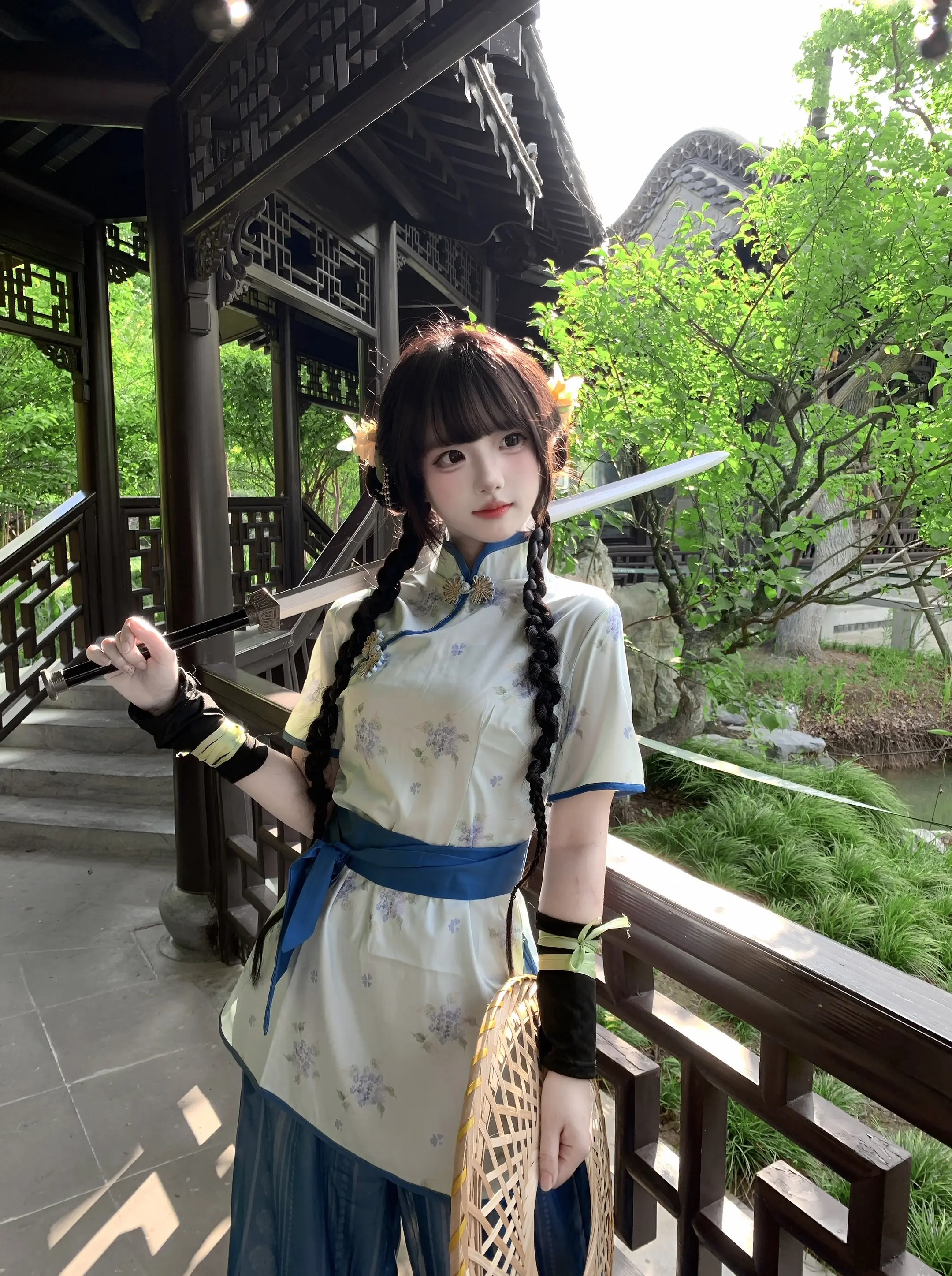“师姐！你我二人强强联手定将这宗门闹得鸡飞狗跳！” 最适合拍双子的中华...