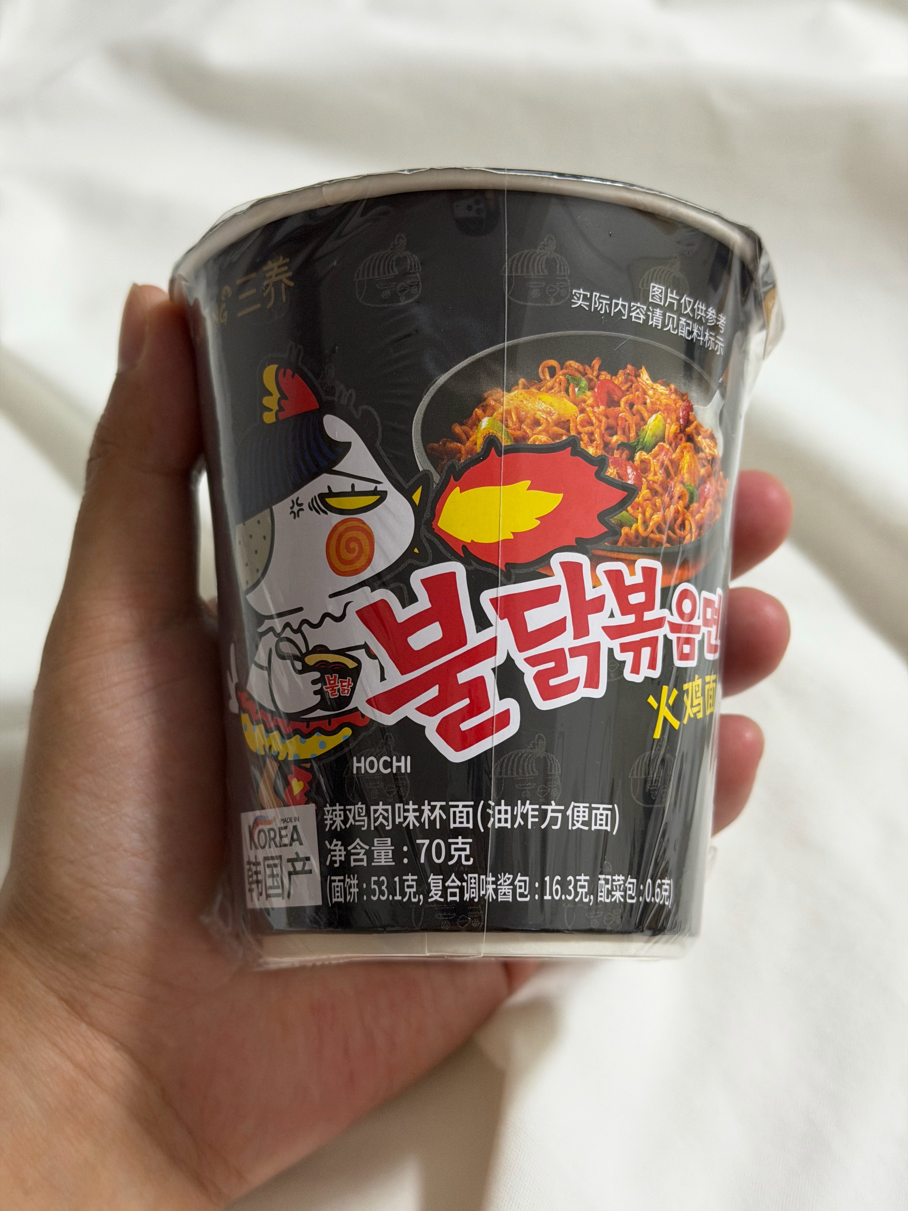 火鸡面被台风孤立了台风来了，我寻思屯点吃的。因为好久没吃火鸡面，特地买了几桶，没