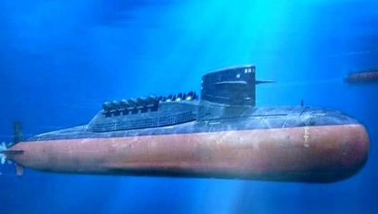 理论上，一艘核潜艇的反应堆能烧几十年，可以让它永远不上浮。但实际上，90天，就是