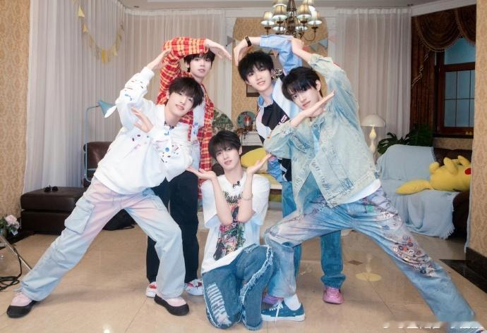TOP登陆少年团运动会吸粉情况别人运动会娱乐放松，TOP登陆少年团直接开启圈粉模