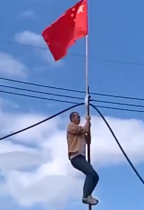 泰军战斗机紧急终止行动，柬埔寨大楼出现红旗，这一招令人猝不及防！

泰柬边境争端