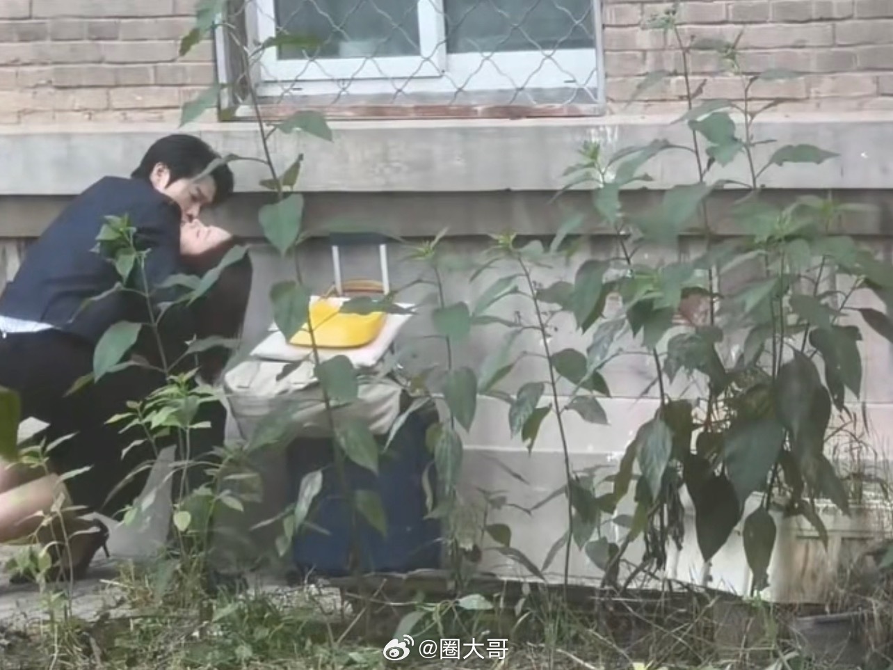 魏大勋壁咚赵今麦路透 谁懂这个路透的含金量啊，赵今麦、魏大勋在电视剧《无可替代》