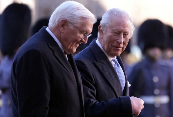 德总统承认曾给欧洲带来苦难12月4日，正在对英国进行国事访问的德国总统施泰因迈尔