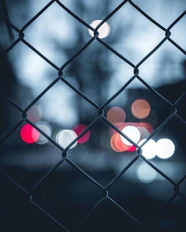多要求自己，你会更加独立，少要求别人，你会减少失望。宁愿花时间去修炼不完美的自己