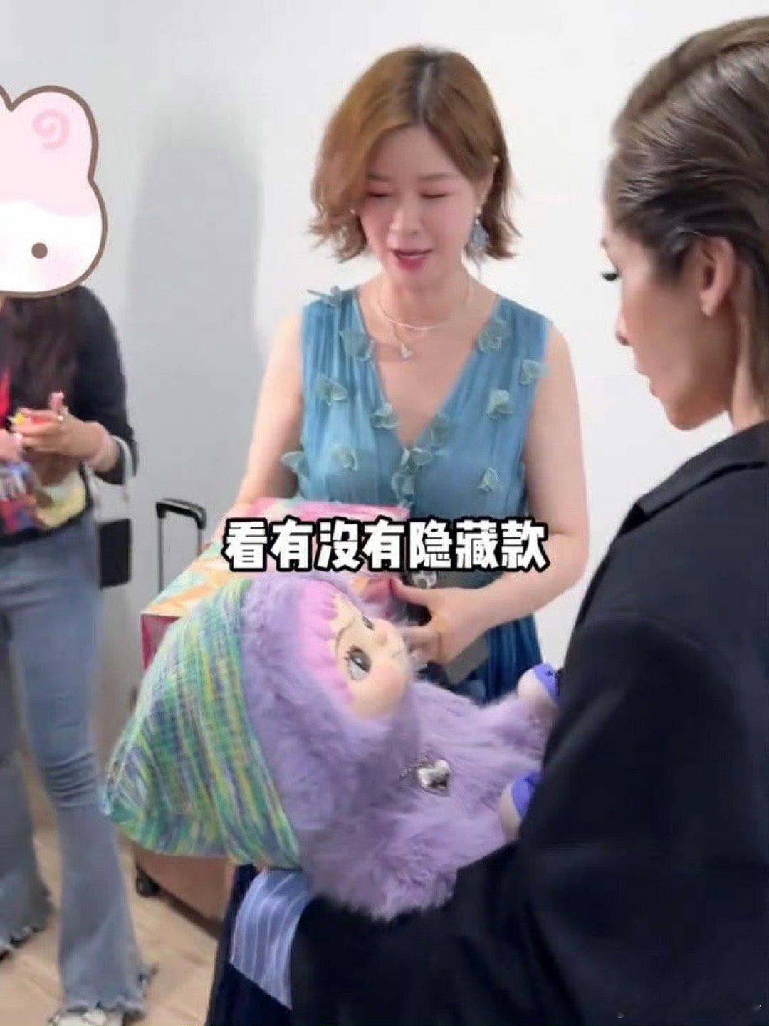 杜华给萧亚轩带的见面礼是娃 杜华这脑回路也是没谁了！见面不送别的，偏带个“娃”，