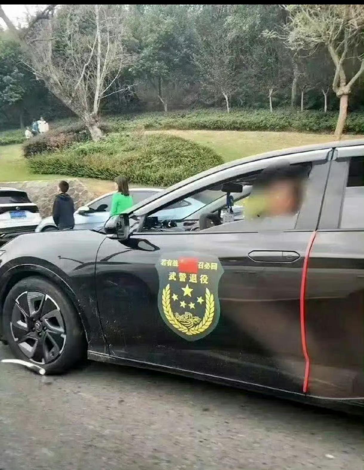 保家卫国是好的，值得表扬，车上剧这个，有点自嗨了，为国争光有多种形式，干好本职工