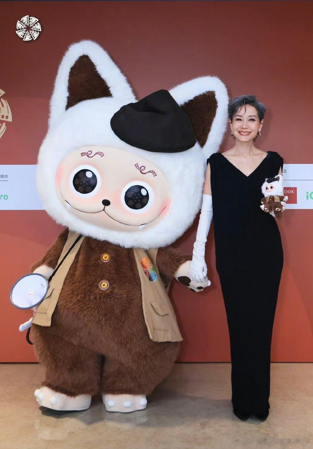 叶童 叫我阿姨也可以幽默一刻， 北京国际电影节闭幕式红毯群访，主持人喊“叶童姐姐