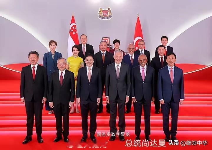 这样的站位属于僭越了，在新加坡，总统是国家元首，总理是政府首脑，国务资政属于政府