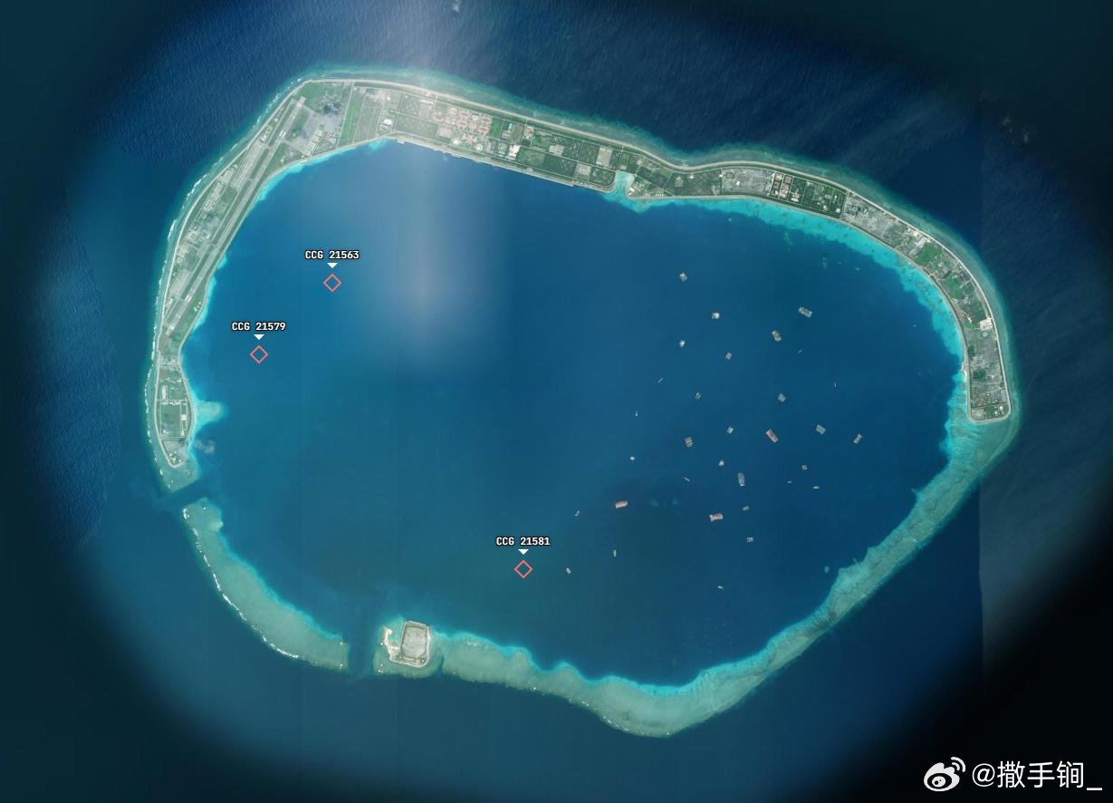 3艘广东海警局执法艇今天在美济礁内停泊。三个填岛大礁对中方舰船起了极好的支撑保障