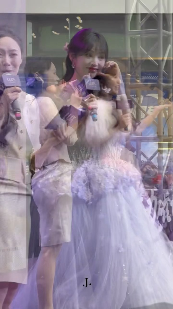 嗑颜bot 没见过天使的～没见过精灵的～没见过公主的～都可以来看看今天的田曦薇 