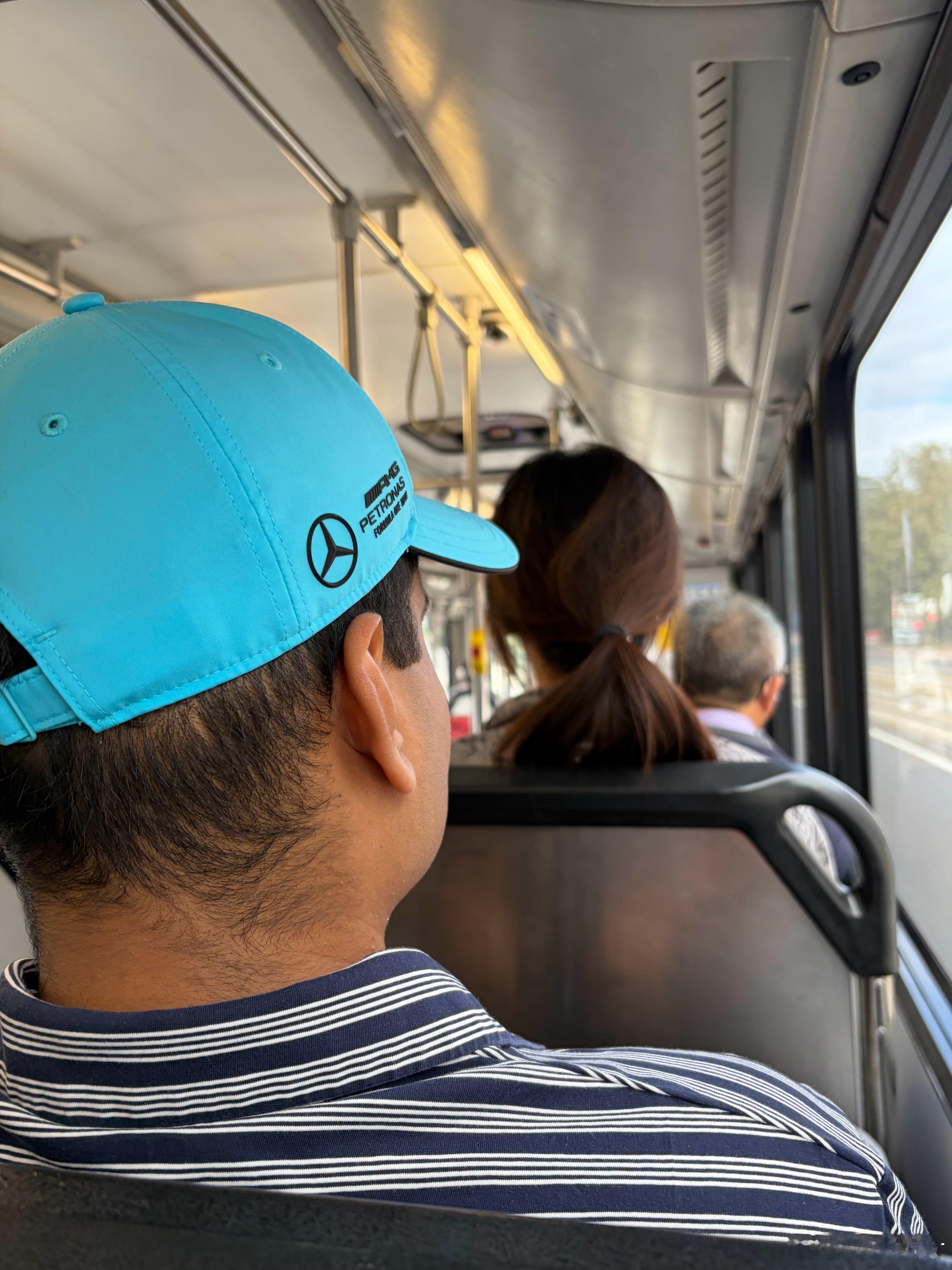 前面坐了个梅奔粉丝