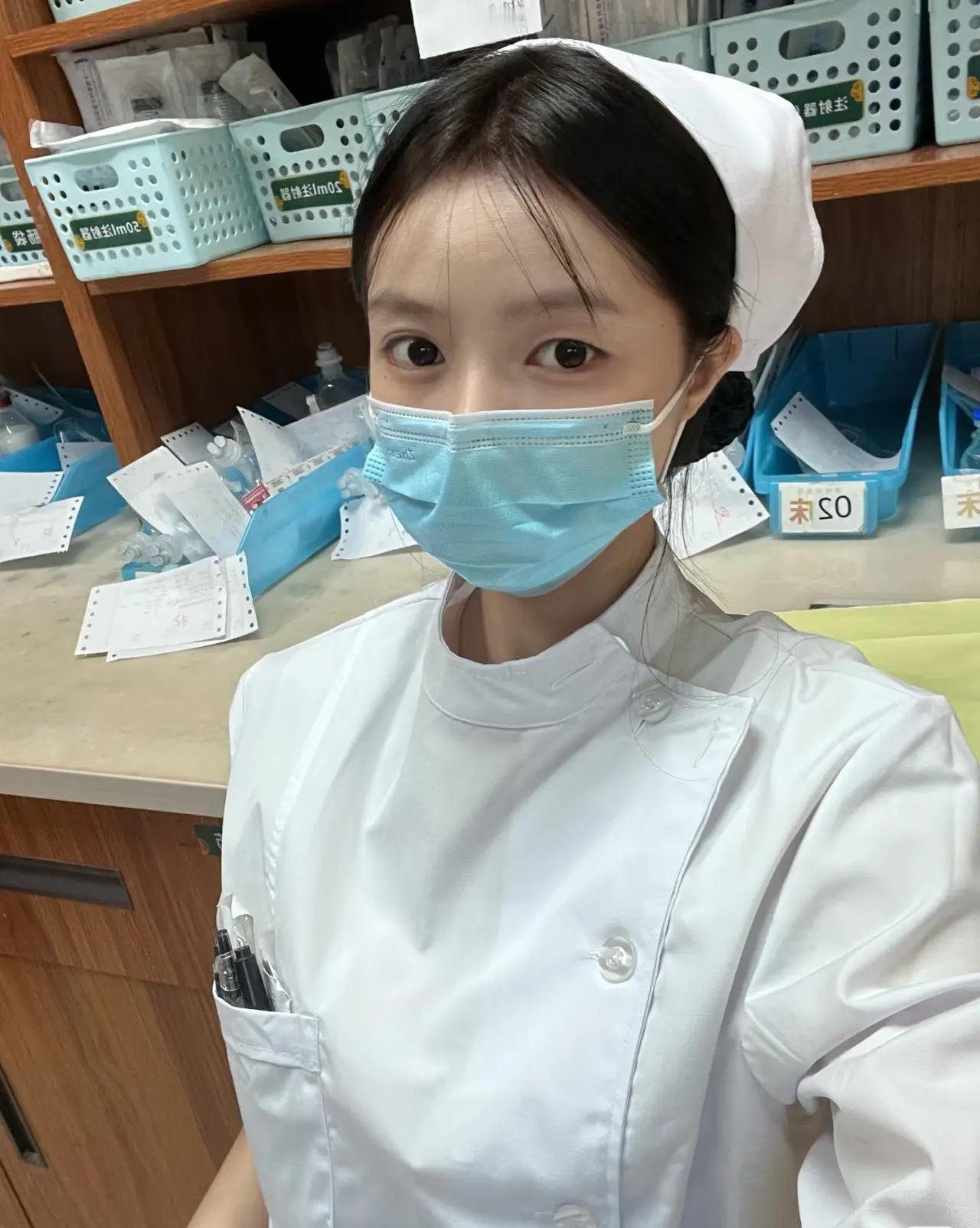 网友:
别再问护士好不好干了，我替你们试过了。[笑哭]