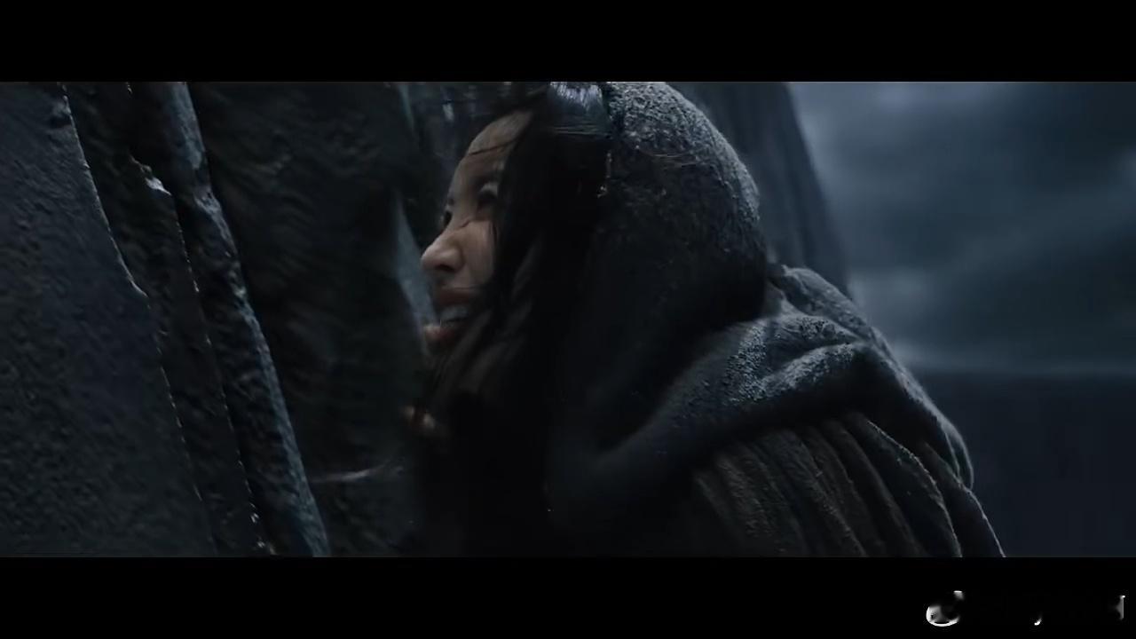 于文文边界MV 石榴是这支MV最重要的隐喻，取材希腊冥后神话，石榴代表春天和寒冬