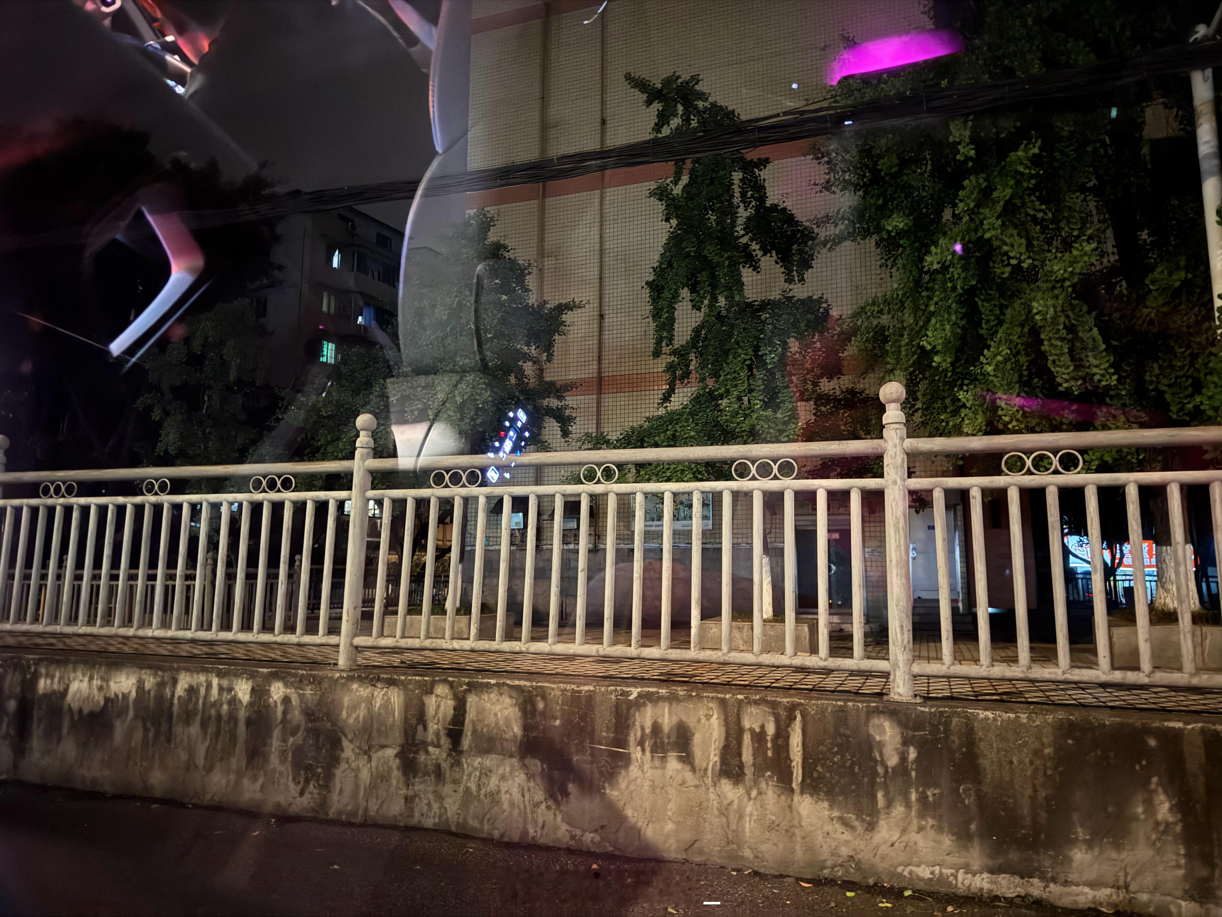 和你在成都的街头走一走，哦～ 