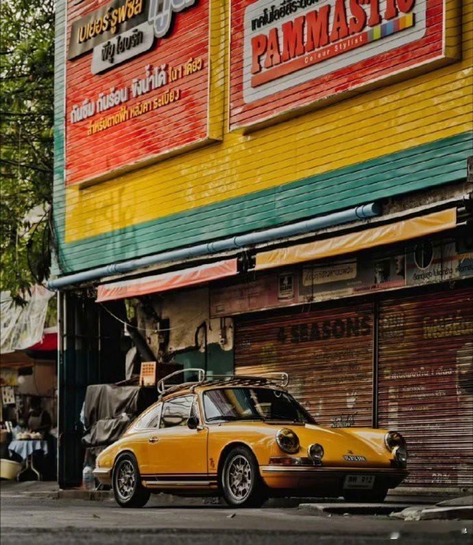 在历史的长河中，有些故事只留下一瞬的光辉。无需全貌铺展，一个侧影便足以定格传奇，