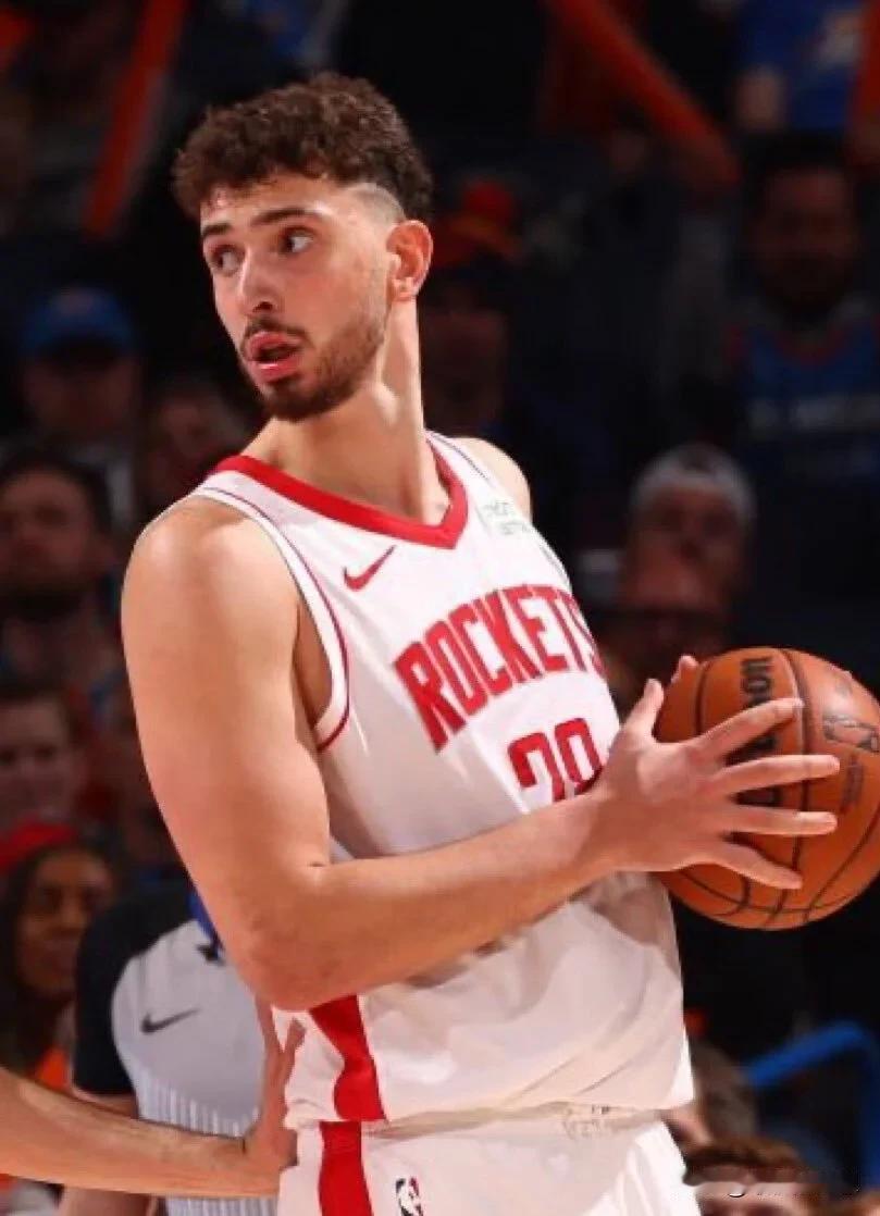 现役NBA被高估的五大球星！你们心中是这几人吗？
 
1. 申京（火箭）
 
常