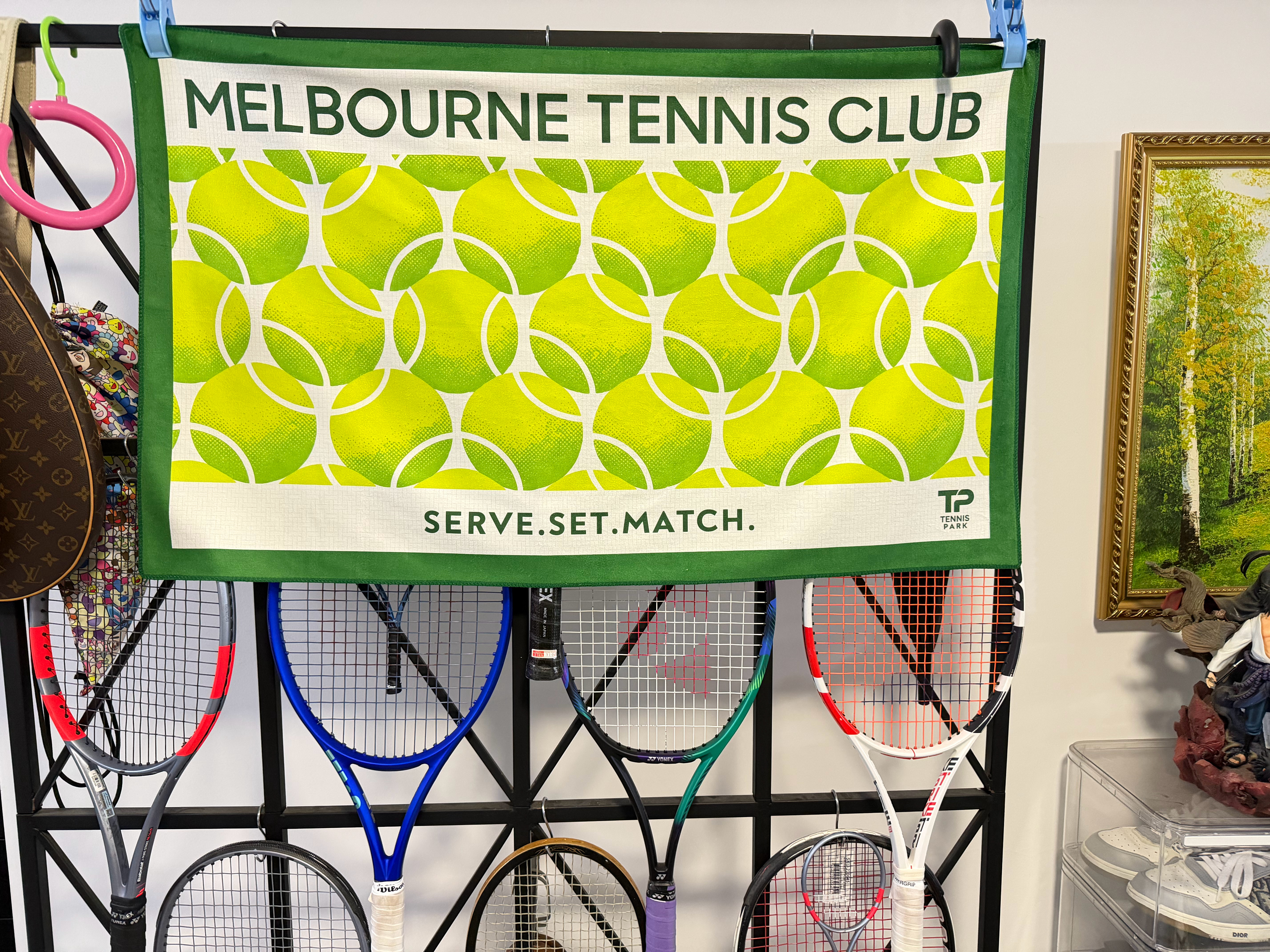 朋友浅浅做了一批毛巾，昨天带着打样来给我看一下。你们喜欢哪一条？毛巾会做一些修改