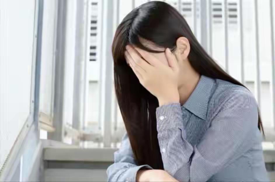 当下不婚独居的清醒反思
 
如今社会大龄单身群体越来越多，很多人不愿踏入婚姻，缘