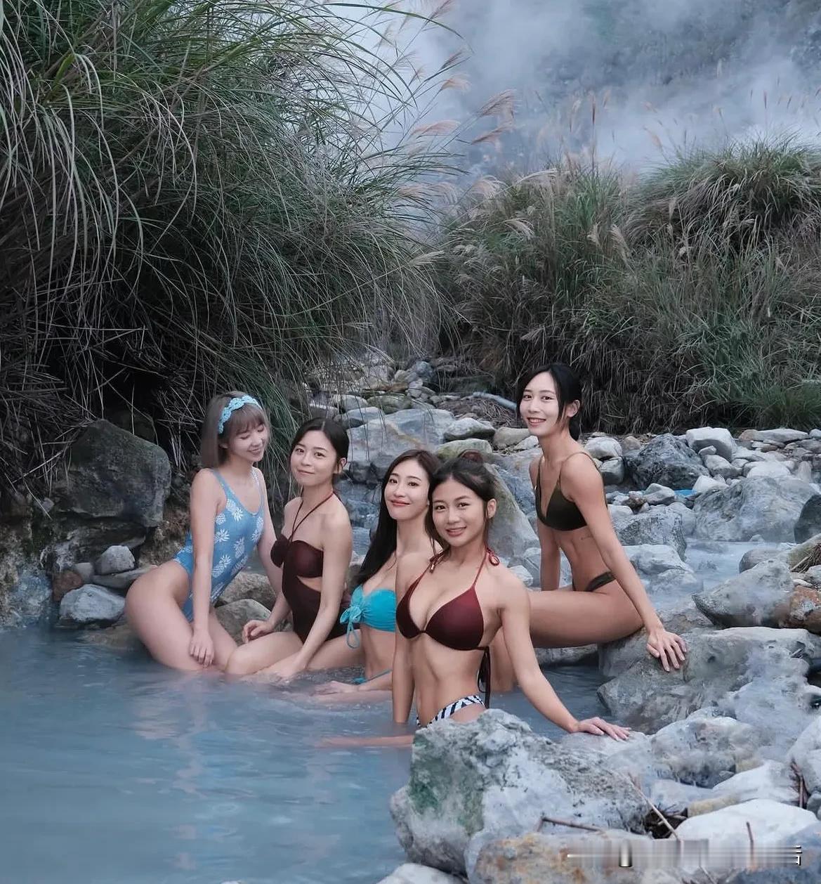 冬天除了玩雪，还有温泉不可辜负，温泉这东西，实在是很奇妙的，在山野之间的温泉，远