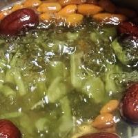 《素食斋》第61天
今晚特色养生茶
芹菜红枣枸杞汤。
熬制二十多分钟，
都是头条