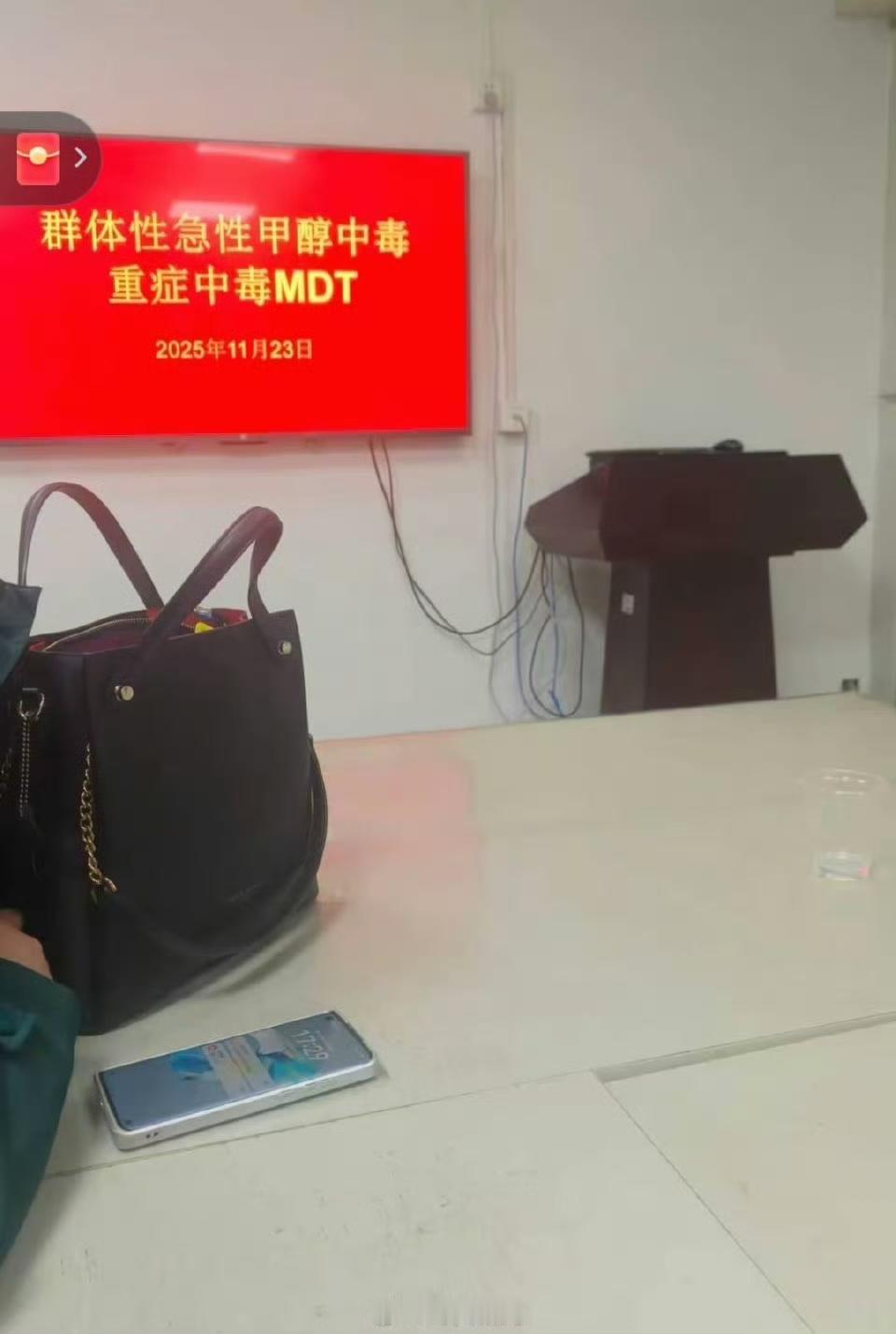 5人聚餐时，3人误饮了工业酒精，结果1人死亡，1人脑死亡，剩下1人仍在抢救。事情