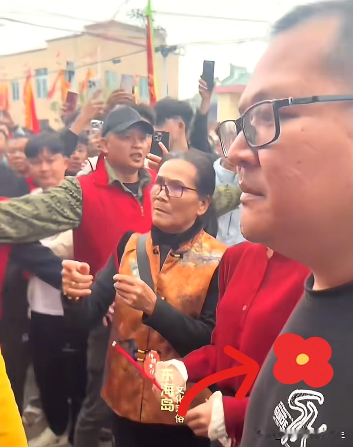 “我闺女不上，今年年例就废。”
这话听着真带劲，这是村里微信群流出来的一张截图，