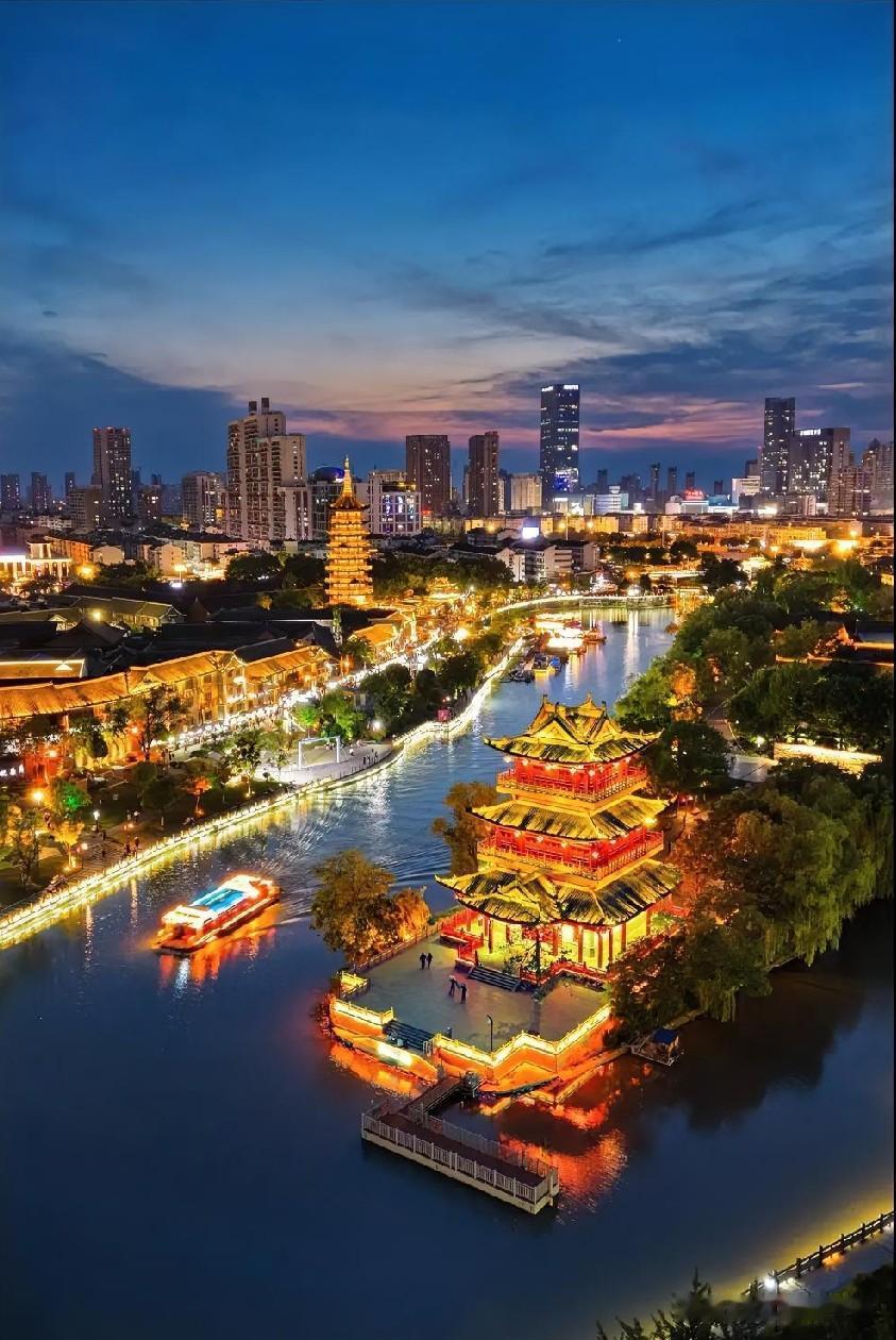 这条15.6公里的水脉，是大运河的灵秀一段，也是老淮阴人刻在心底的乡愁走廊 。夏