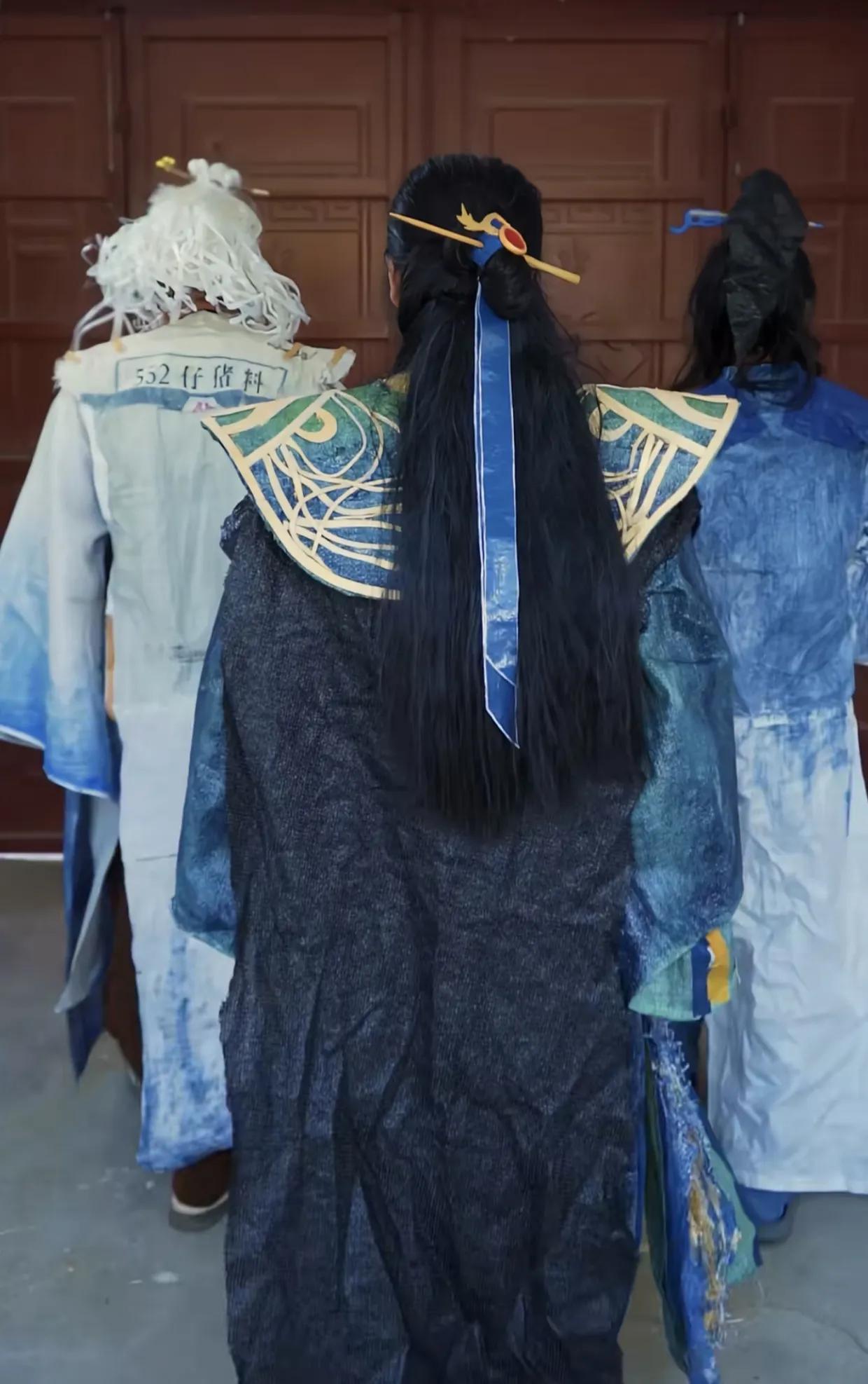 落云宗最强的三大元婴长老
吕姓长老和程姓长老
还有一个韩姓长老