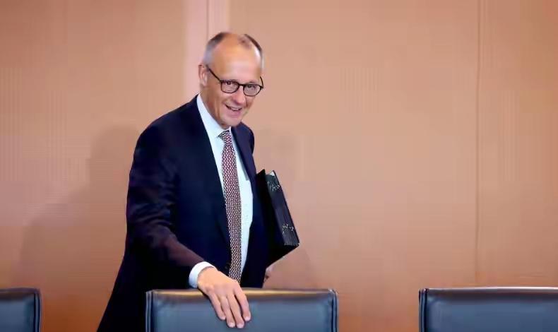 ​德国总理默茨仍能偷着乐，虽然魏德尔的选择的支持率不断上涨，但是她想获得政治力量