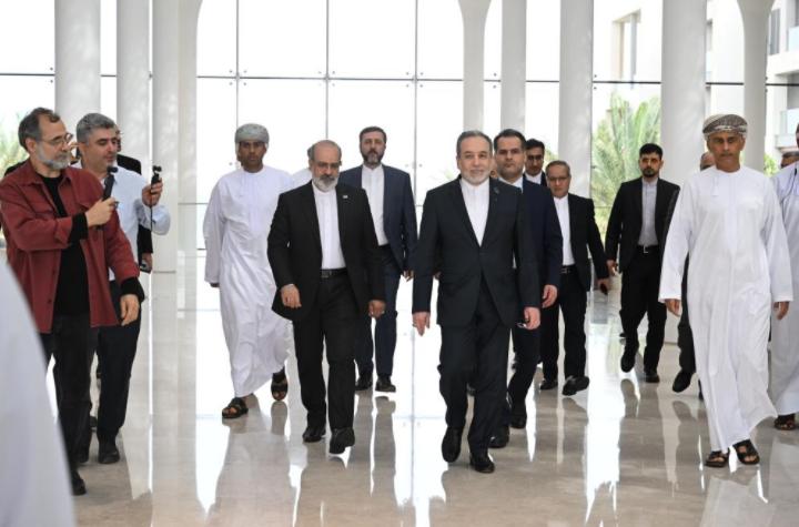 如今我们需要考虑一个问题，那便是伊朗会不会出卖中国利益，并以此来讨好美国！

最