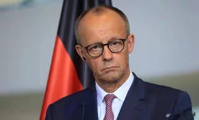 默茨支持率一年内从39%暴跌至16%，创历史最低！德国经济持续低迷，选民不满其对