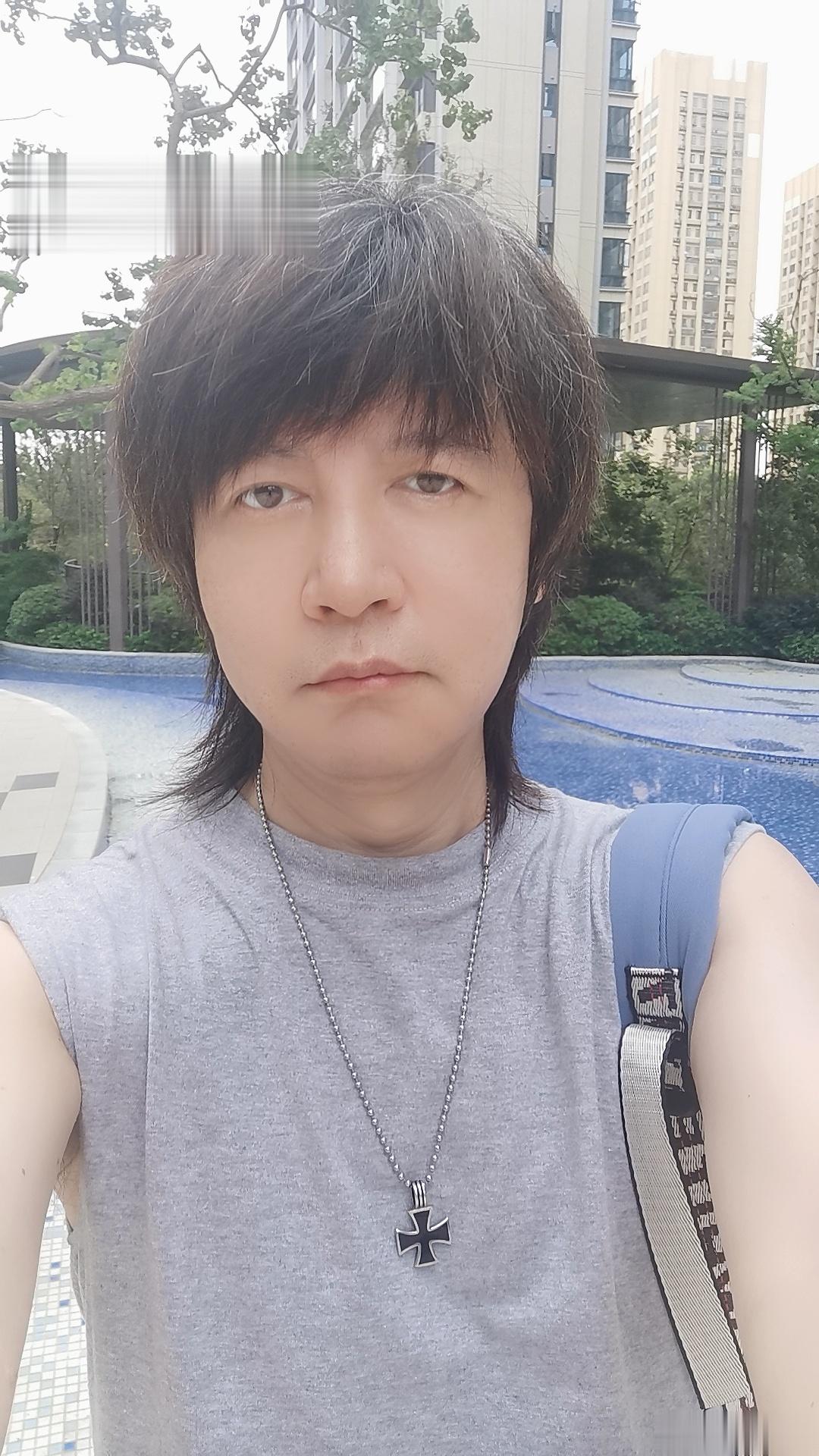 这个夏天即将过去，身为搬运工+装修工的本狼我，感到很充实。 ​​​