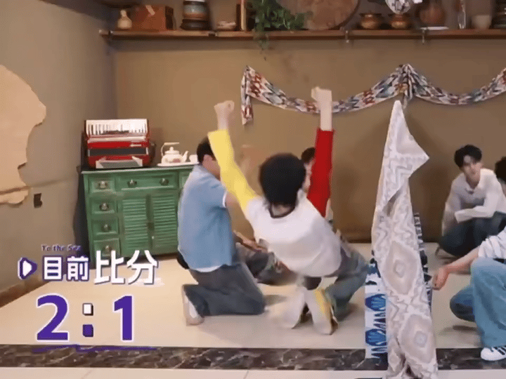可是这个动作好牛啊他的膝盖是悬空的😦 ​​​