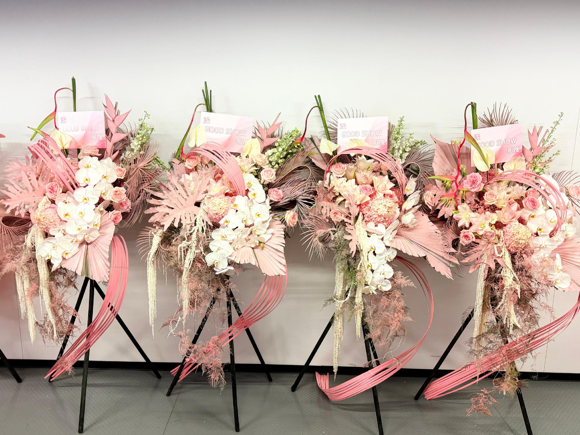 好多明星给汪苏泷送花篮汪苏泷鸟巢站演唱会花篮 汪苏泷展示人缘ing……工作室发了