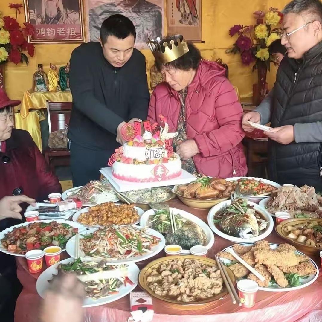 家人们，你们能想到吗？俺妈都73岁啦，这岁数在咱传统里可是个“大关”，按常理不得